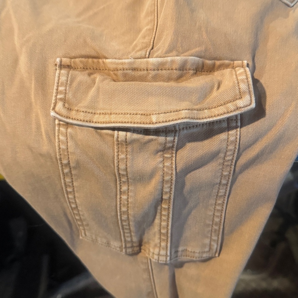 Spanx cargo pants. No stains r rips. Size is XL Fits like a large or even medium - Picture 4 of 4